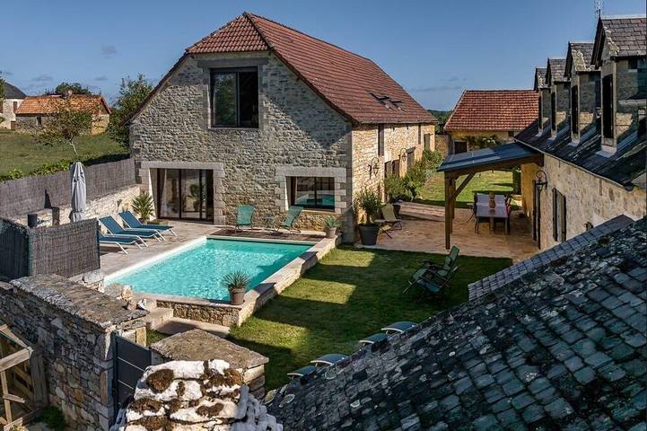 Location de vacances pour 14 personnes, avec Balcon ainsi que Jacuzzi et Jardin à Nadaillac