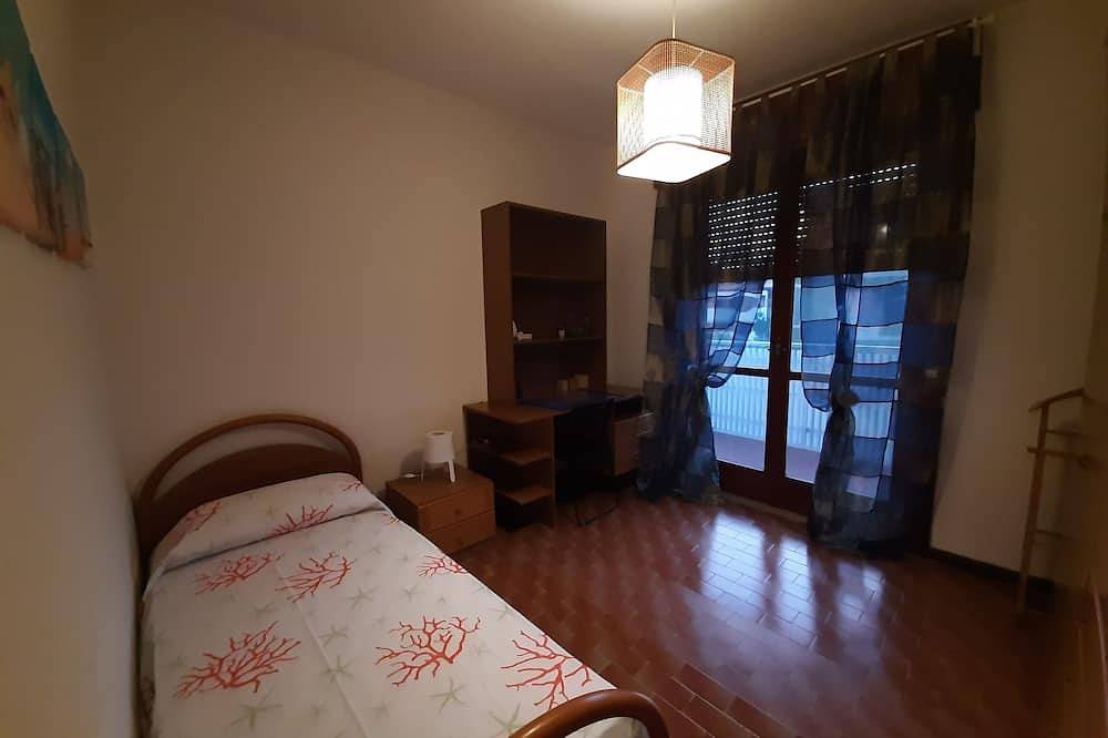 Entire apartment, Large apartment suitable for friends and families.  Cin It031009C2Ykmz5Nyx in Grado, Gorizia Province