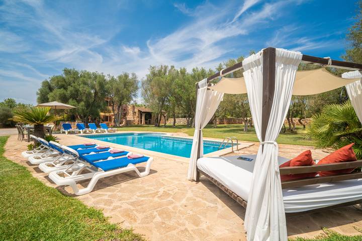 Ferienhaus für 8 Personen, mit Terrasse und Garten in Es Llombards