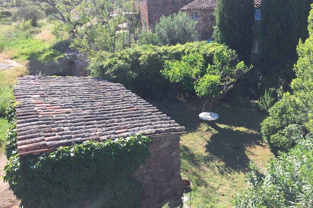 Two little romantic cottages in the middle of nature in Les Mayons, Draguignan region