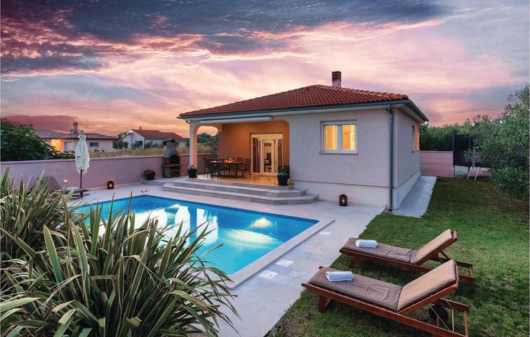 Ferienhaus für 6 Personen, mit Terrasse und Pool - 1