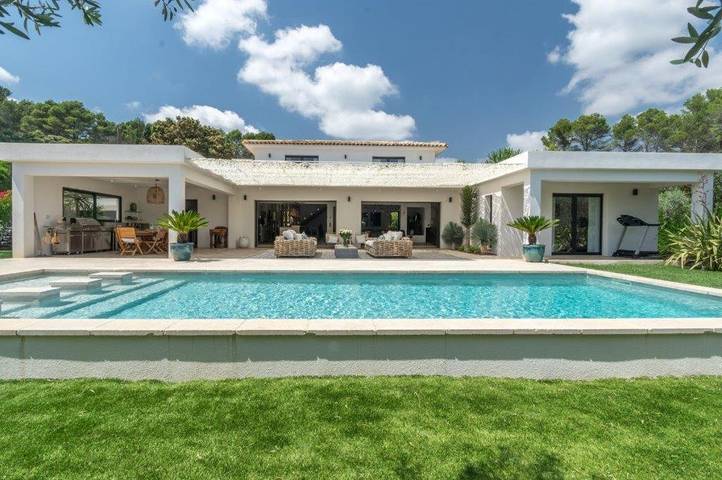 Chambre d’hôte pour 2 personnes, avec piscine et jardin ainsi que terrasse et vue