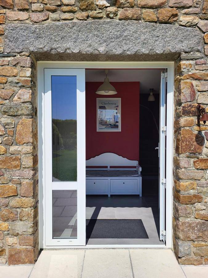 Two-Bedroom House in Vesly, Région de Coutances