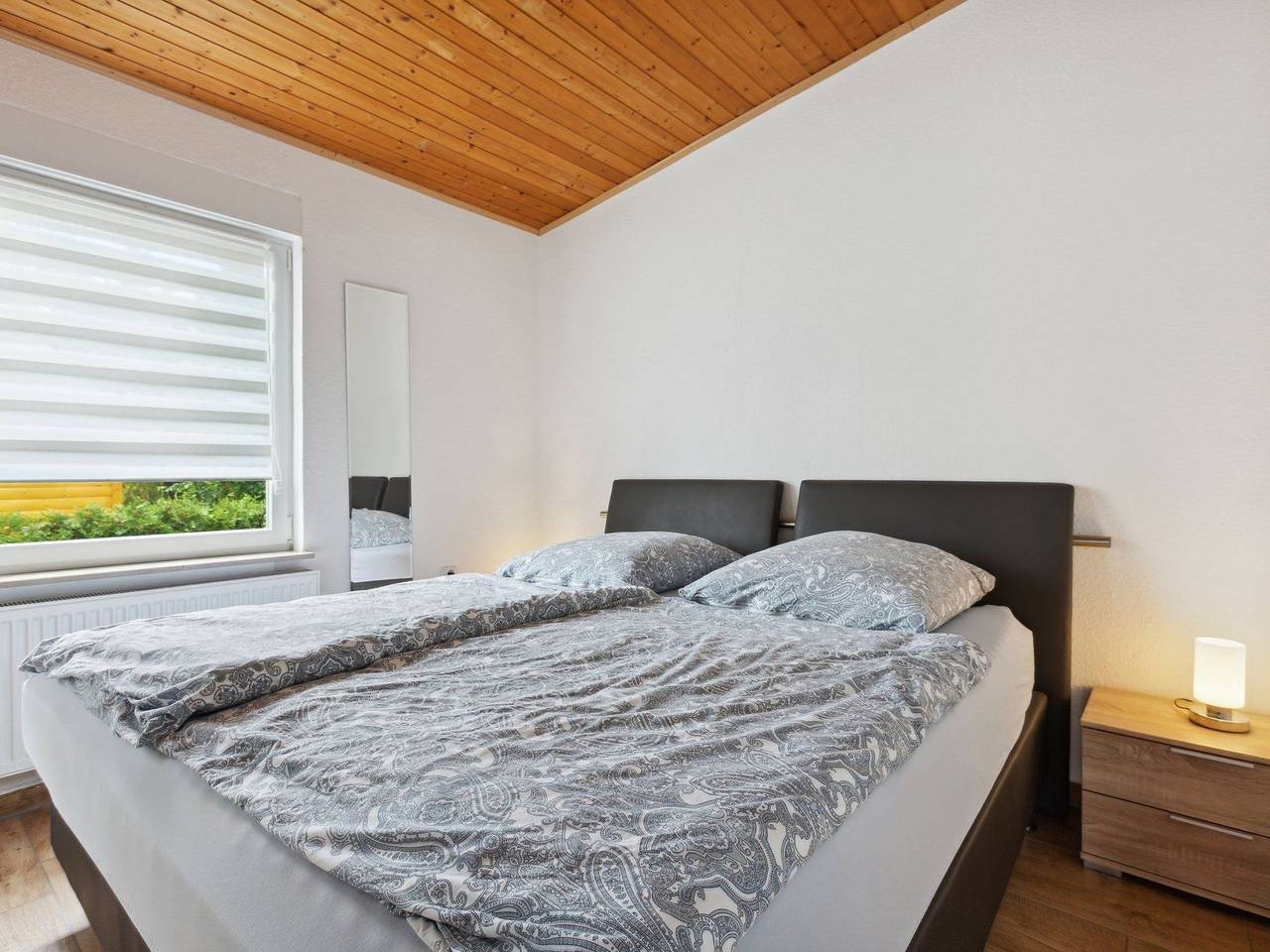 Mit naturnahen Badeteich in Nordhausen, Harzvorland