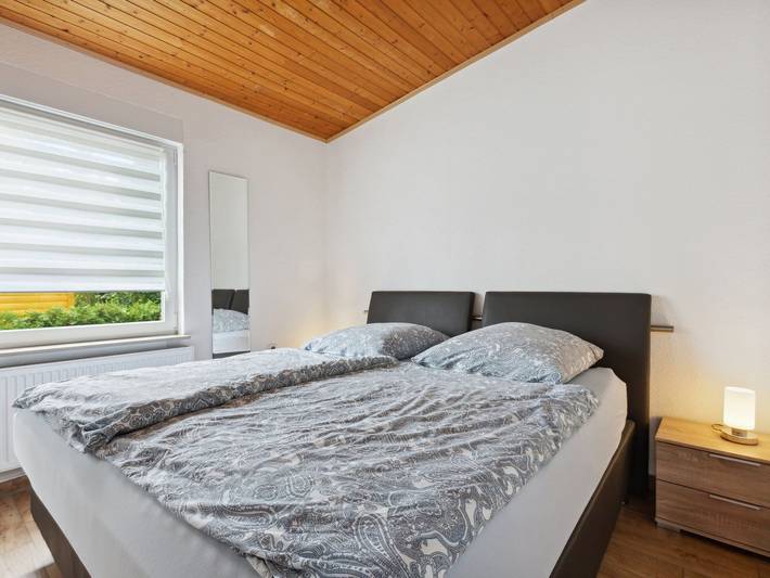 Mit naturnahen Badeteich in Nordhausen, Harzvorland