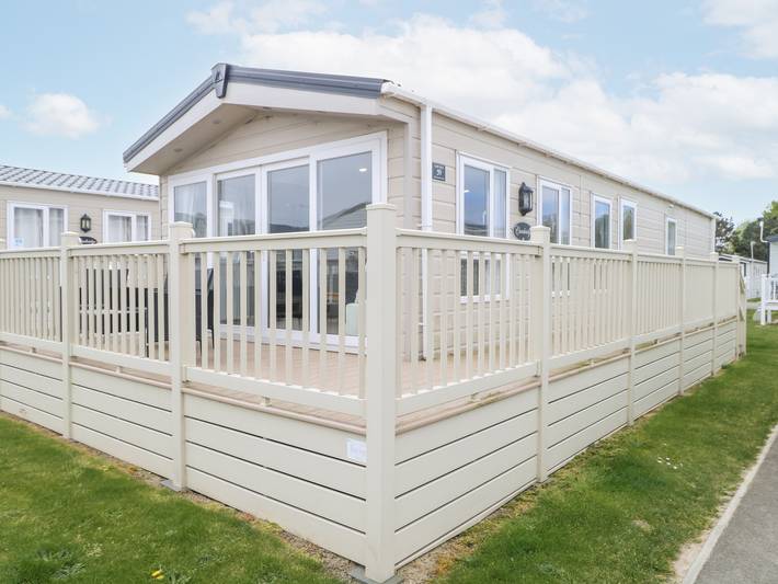 Glamping for 4 people, with garden in Suffolk