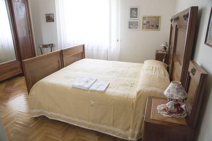 Amid olive trees, BBQ, garden, parking, 10 min to centre & motorway in Perugia, Perugia Provinz