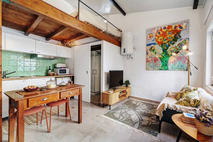 Entire holiday apartment, Tiny Home 'Casa Das Cantonas Valada' with Shared Pool, Wi-Fi and Air Conditioning in Valada, Tejo River