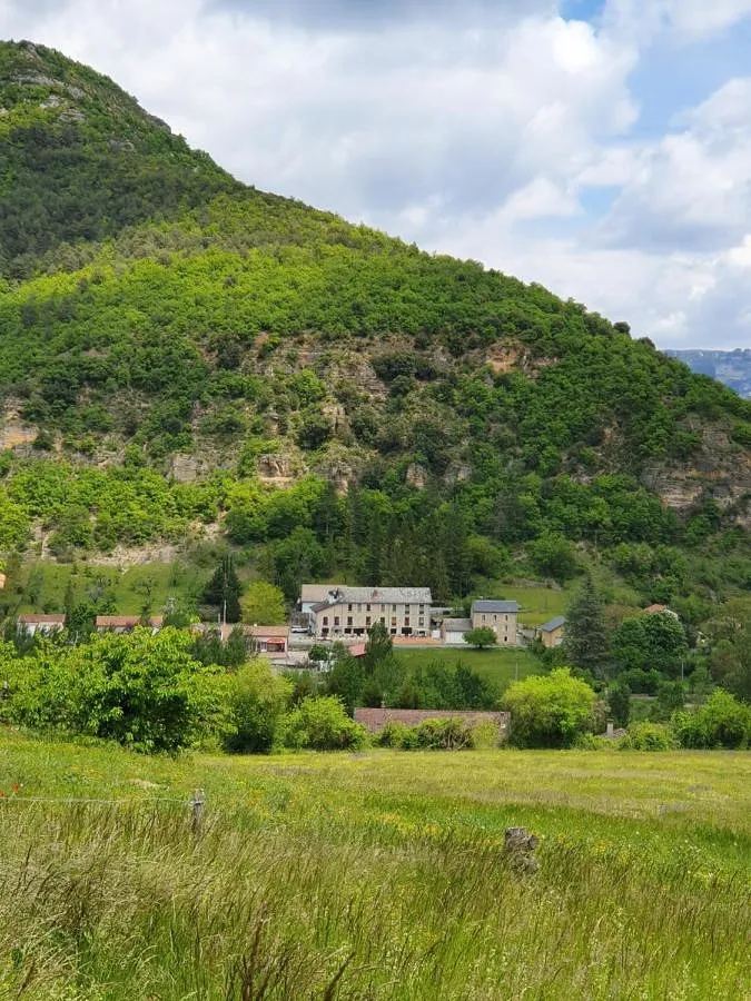 Hotel para 3 personas, con jardín además de vistas y terraza - 1
