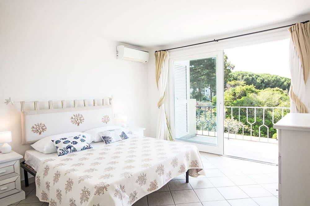 Ganze Wohnung, Schöne Wohnung für 6 Leute mit  W-Lan, Klimaanlage, Tv, Terrasse und Panoramablick in Baja Sardinia, Arzachena