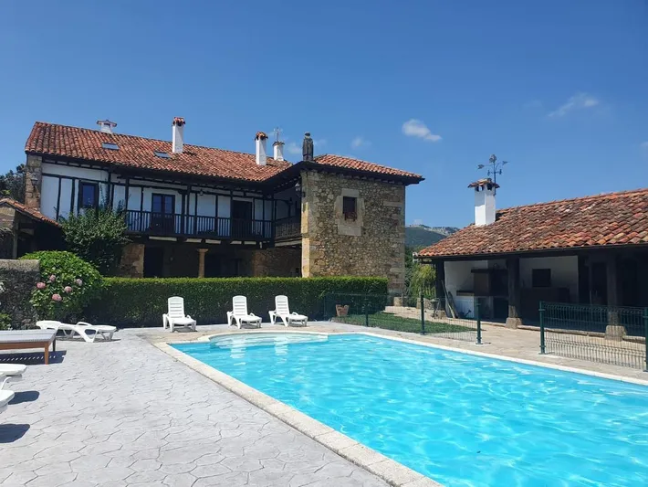 Hotel para 2 personas, con vistas además de piscina y jardín - 1