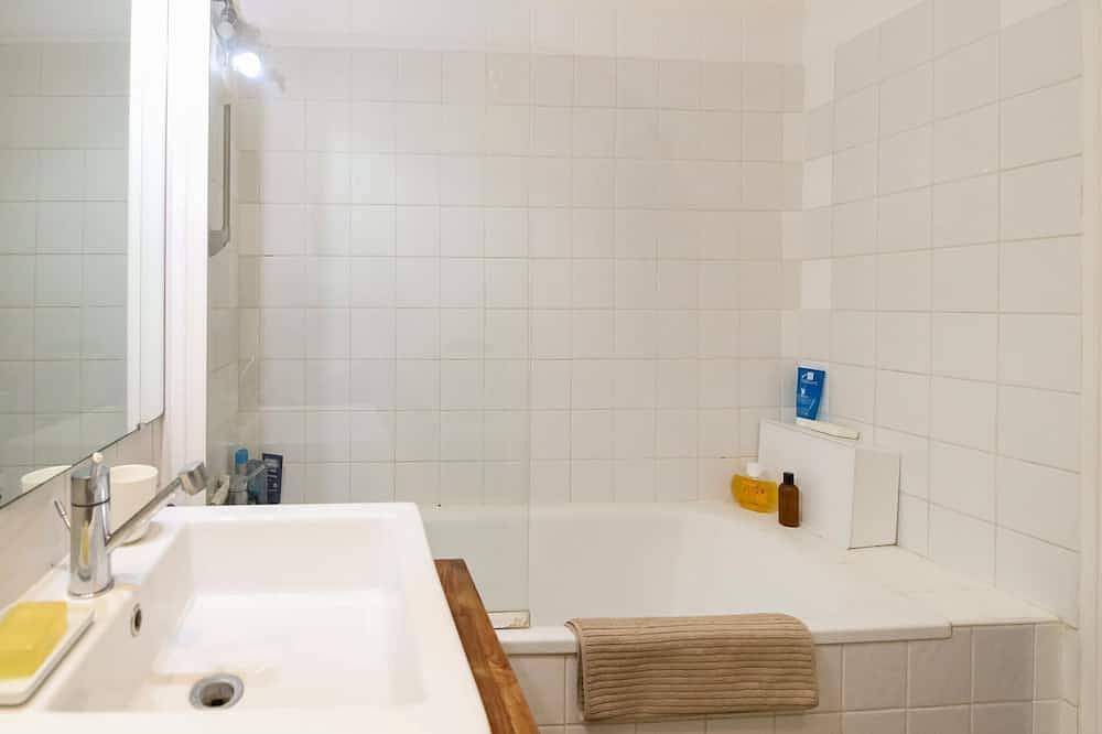 Entire apartment, Apartment in Paris near Line 14 Metro in Clichy, Hauts-de-Seine