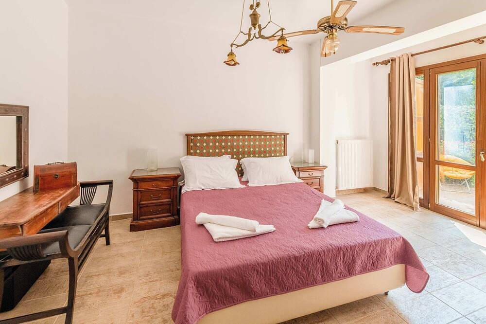 Odyssey's Palace - Escape in Mythical Ithaca in Platrithias, Greece