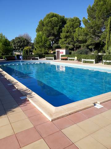 Gîte pour 4 personnes, avec piscine ainsi que terrasse et jardin dans l' Hérault