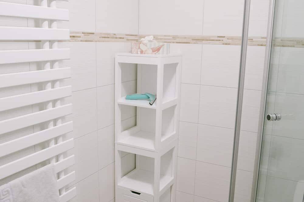 Ganze Wohnung, Angelparadies -Wohnung mit Boot direkt am Wasser- in Halbinsel Zudar, Garz/Rügen