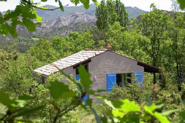 Gîte pour 2 personnes, avec terrasse et jardin à Oze