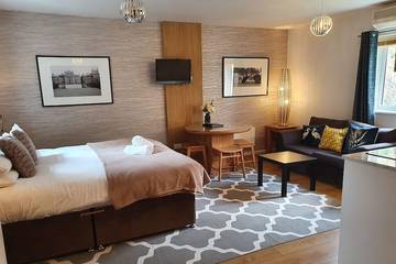 B&b for 23 People in The Cotswolds, South East England, Photo 3