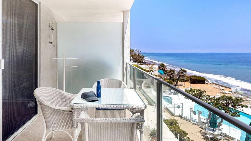 Apartamento para 4 personas, con balcón además de jacuzzi y piscina en Malibú