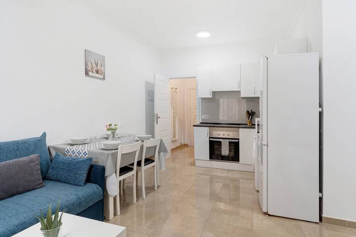 Entire apartment, Holiday Apartment "Un Descanso 1" in City Center with Wi-Fi in Maspalomas, San Bartolomé de Tirajana