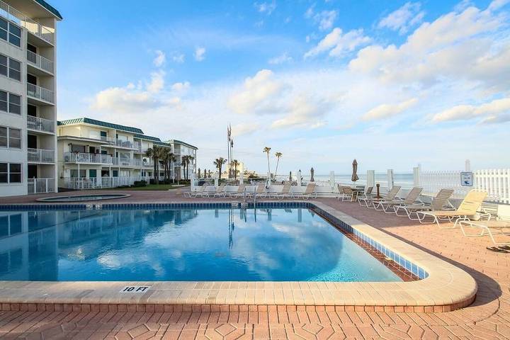 Vacation rental for 4 people, with pool and yard in Daytona Beach