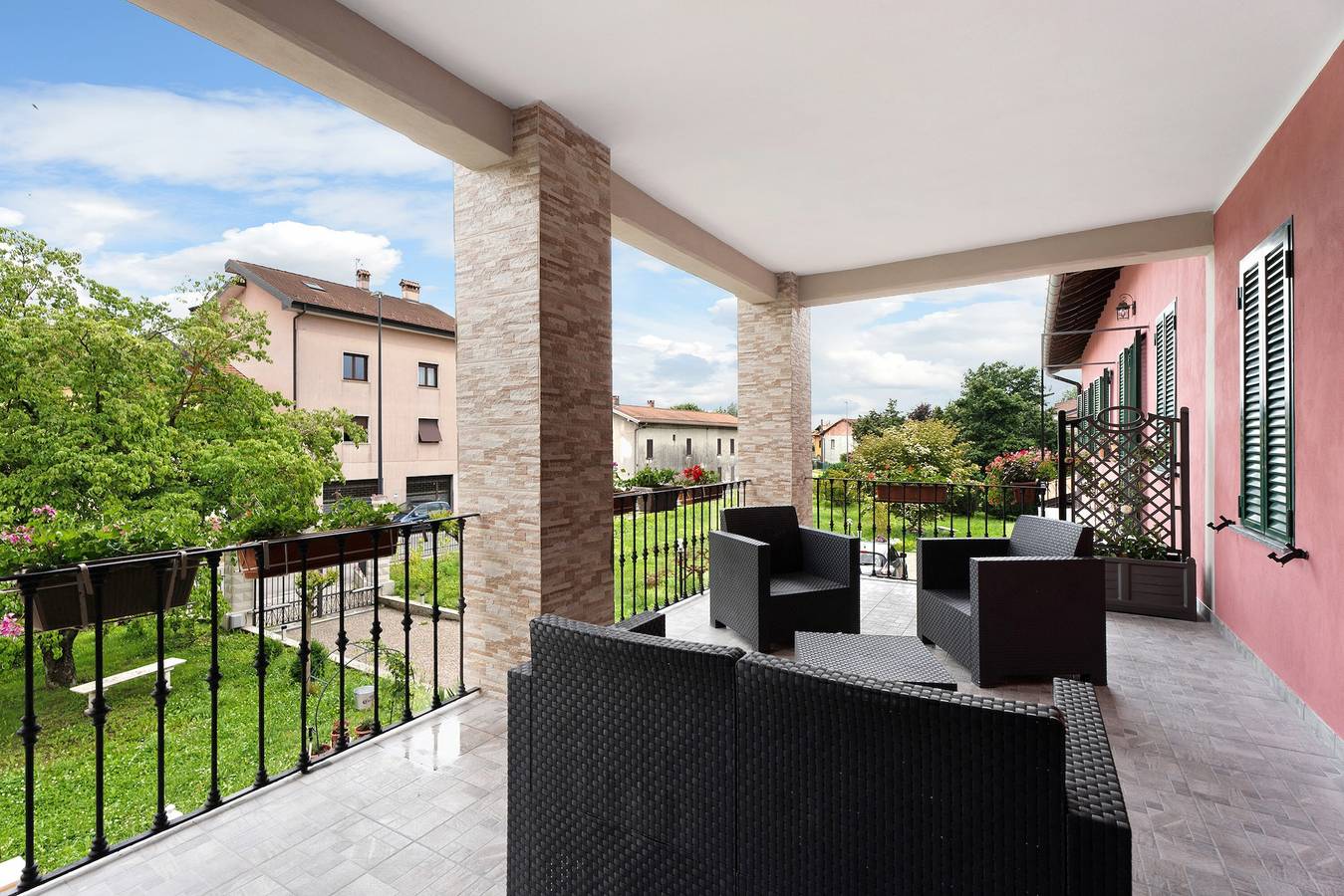 Ganze Wohnung, Apartment „Al Vecchio Pozzo“ mit privater Terrasse, Wlan und Klimaanlage in Brebbia, Lago Maggiore (Lombardei)