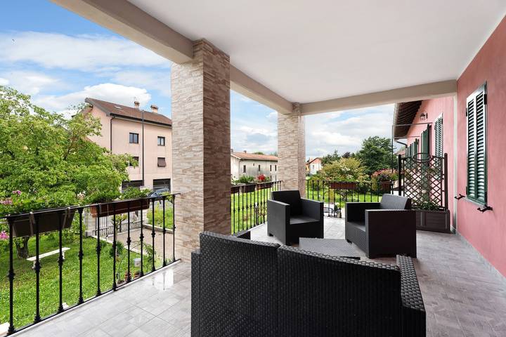 Ganze Wohnung, Ferienwohnung 'Al Vecchio Pozzo' mit privater Terrasse, Wlan und Klimaanlage in Brebbia, Lago Maggiore (Lombardei)