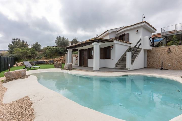 Appartamento per 6 persone, con piscina e balcone nonché giardino in Domus De Maria