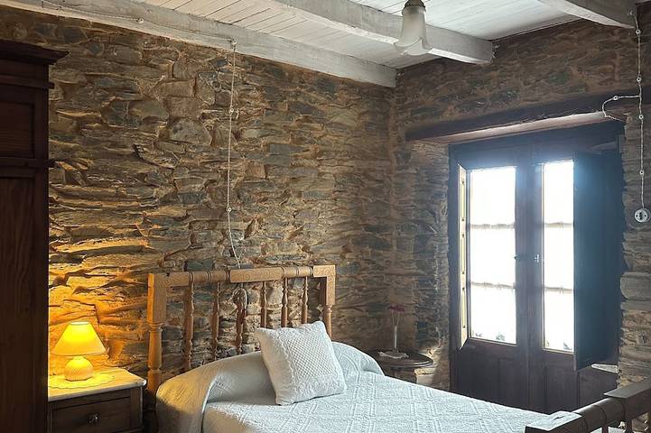 Casa rural El Barreiro, ****( 4 estrellas) 6 plazas. Alquiler íntegro. El Bierzo in Páramo del Sil, Cordillera Cantábrica