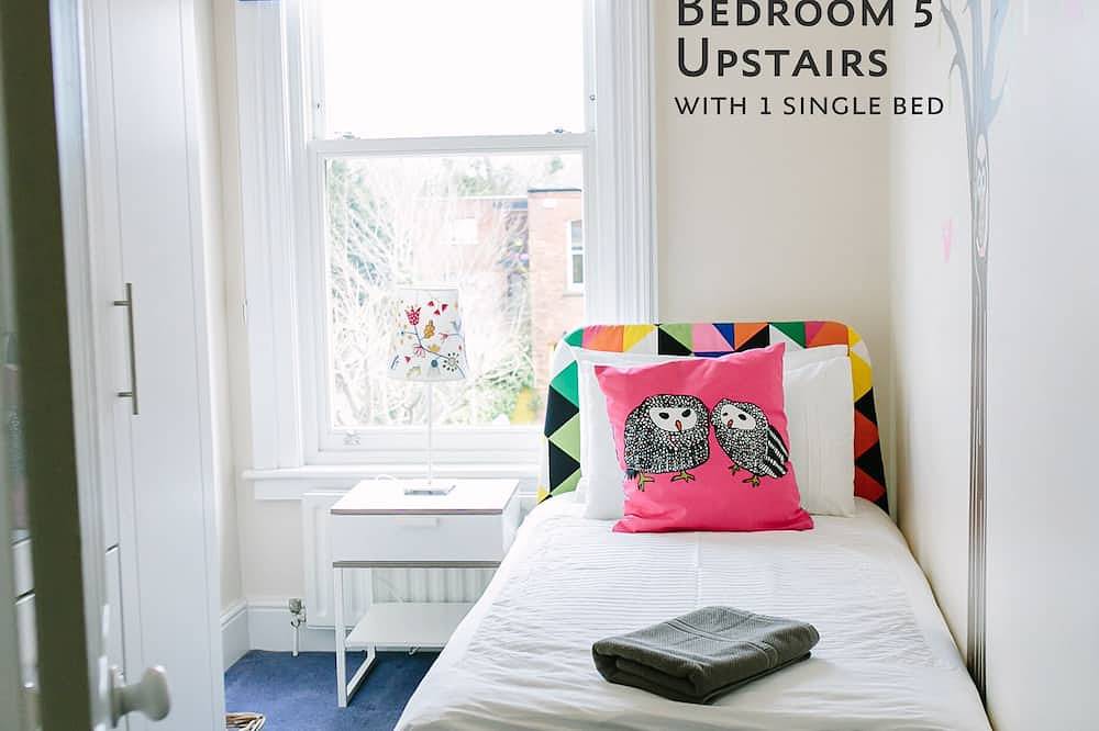 Large Luxury Architect Designed House, Sleeps 15. City 15 mins by bus. in Dublin, County Dublin