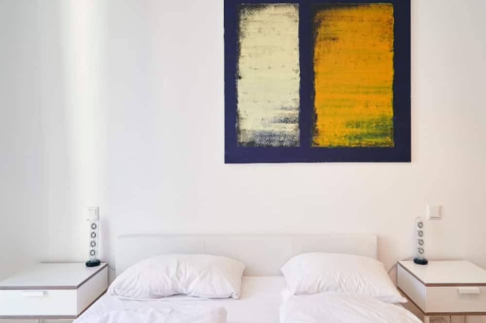 Entire apartment, A new apartment with an underground parking at a Centralized and trendy area. in Mitte Berlin, Berlin