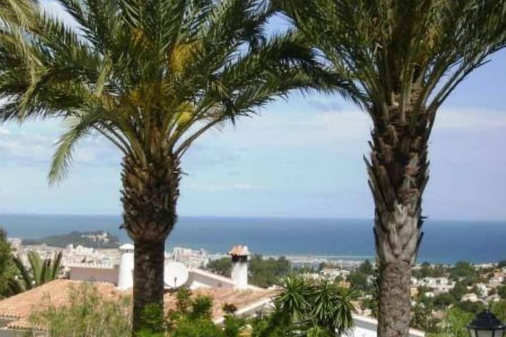 Bungalow À Denia Avec Jardin Privé. Urbanisation Très Calme. Vue Merveilleuse. in Montgo, Dénia