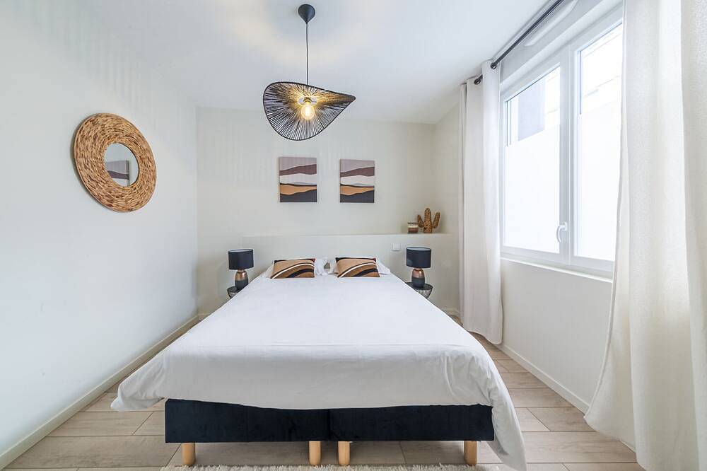 Entire apartment, Le Berthelot Coeur de Brive - 2 Bedrooms - Parking in Brive-la-Gaillarde, Brive-la-Gaillarde region