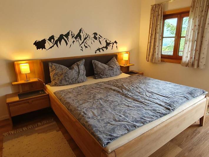 Ferienwohnung für 3 Personen, mit Ausblick und Seeblick sowie Garten in Grundlsee
