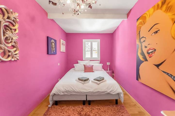 Typical town house with a private garden. in L'Isle-sur-la-Sorgue, Vaucluse