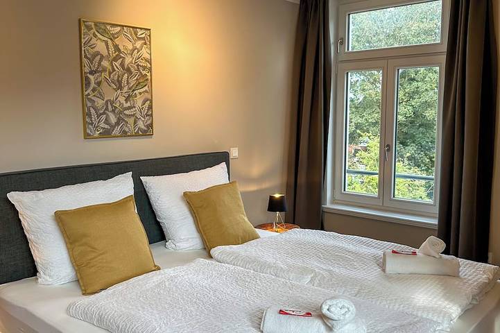 Ganze Wohnung, Uferresidenz: Altbau-Charme, Komfort & Wasserblick in Oldenburg, Niedersachsen