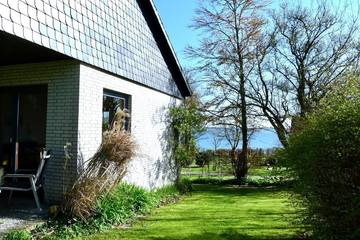 Ferienhaus für 4 Personen, mit Terrasse und Seeblick sowie Garten, mit Haustier in Flensburger Förde