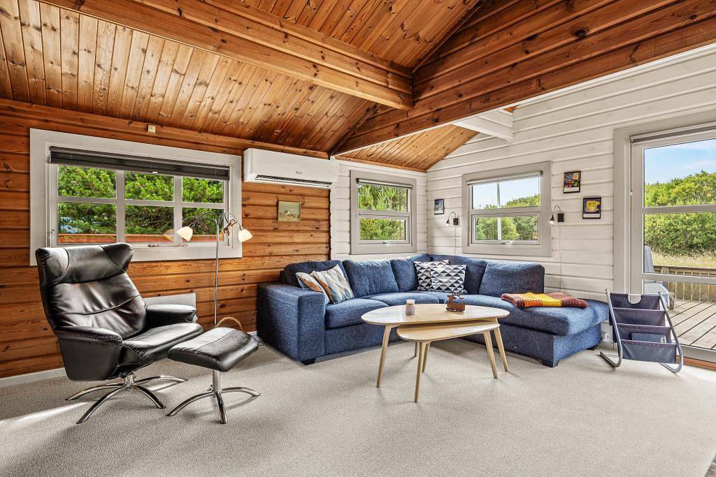 Hyggeligt sommerhus med 3 dejlige terrasser i Vejers Strand in Vejers Strand, Varde Kommune