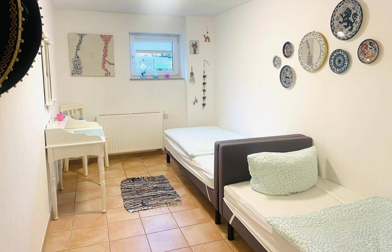 Ganze Wohnung, Fewo Sildemow - 3 Zimmer mit Garten und Parkplatz in Warnow - West, Rostock und Umgebung