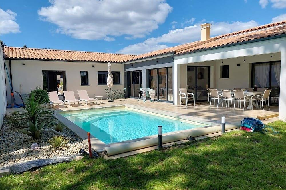 Fully equipped villa with swimming pool Bicycle path 100 m 5 min from St Palais in Saint-Augustin, Côte de Beauté