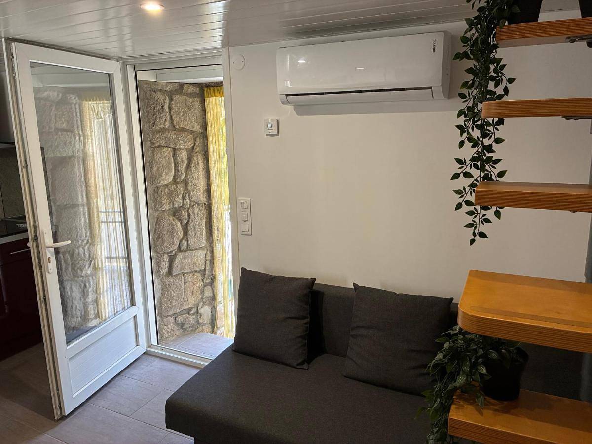 Charmante petite maison climatisée, en pierre, avec accès autonome in Satillieu, Région de Tournon-sur-Rhône