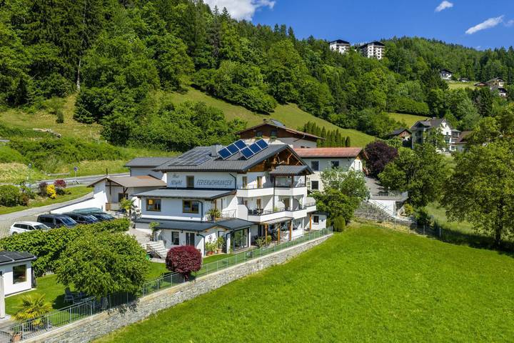 Vakantiewoning voor 2 personen, with Balkon and Terras as well as Tuin and Zwembad in Millstatt