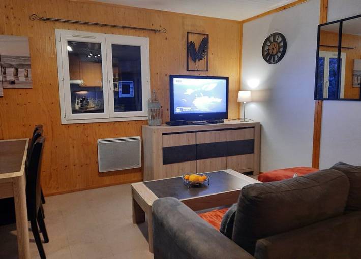 Chalet pour 6 personnes, avec piscine et jardin ainsi que terrasse et vue sur le lac, animaux acceptés dans le Calvados - 3