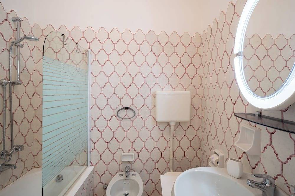 Entire apartment, One step away from the sand... in Laigueglia, Riviera di Ponente