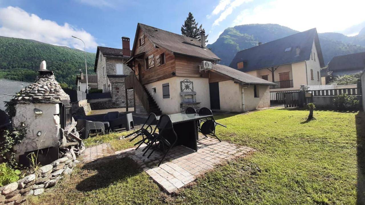 Appartement entier, Appartement Cocoon avec jardin et vue montagne in Laruns, Béarn