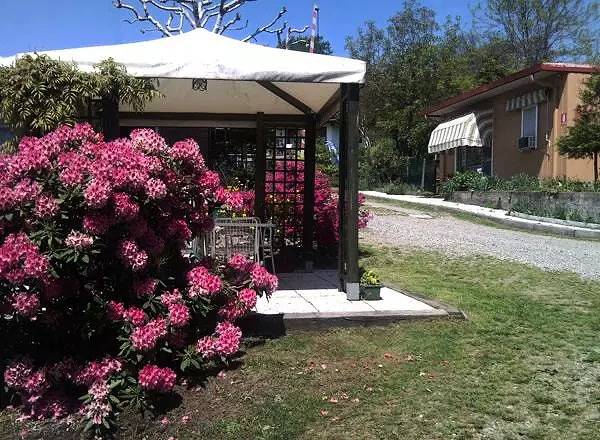 Wohnwagen für 2 Personen, mit Terrasse und Ausblick am Ortasee - 4