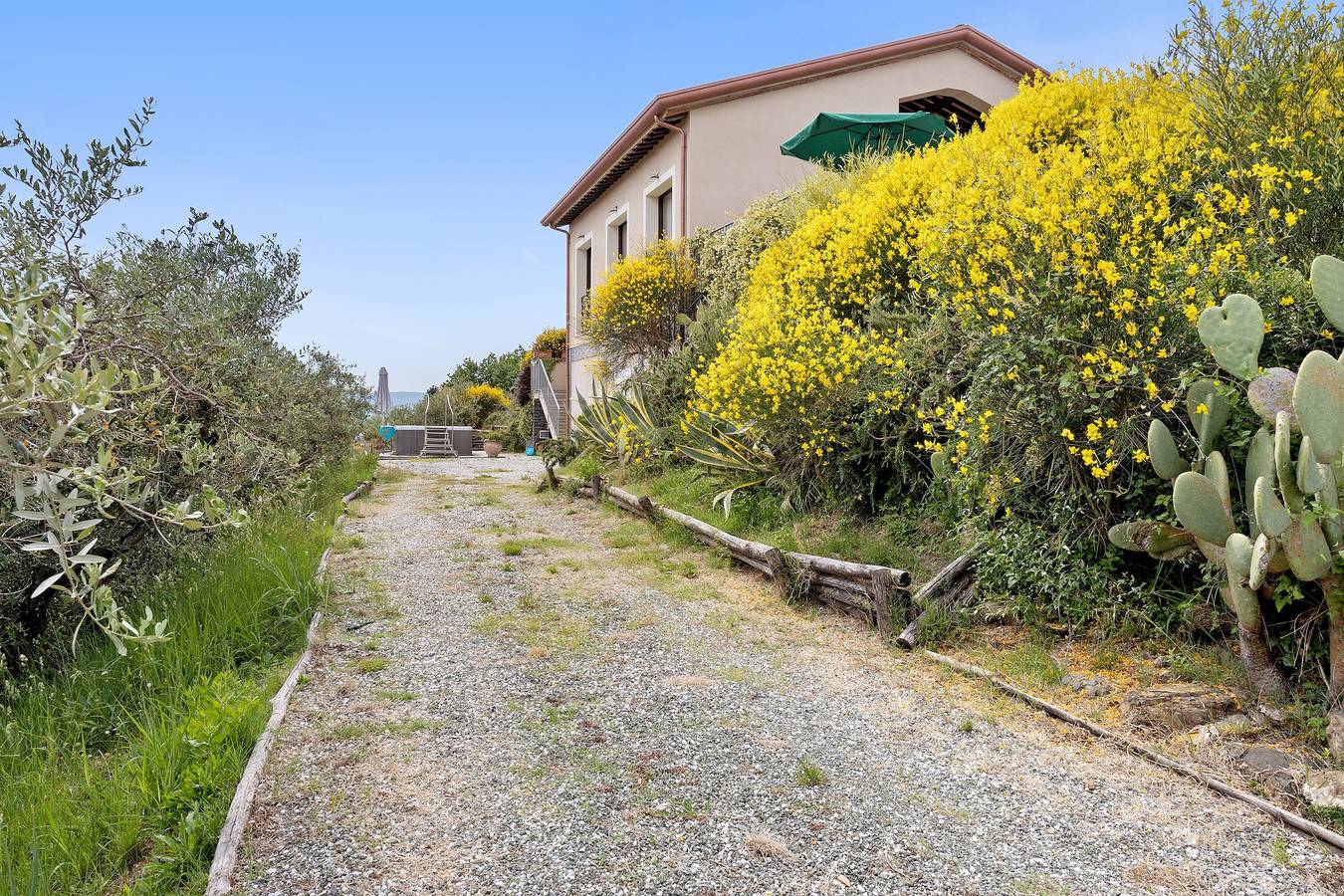 Appartamento intero, Appartamento 'Incantevole - Fosdinovo' con vista montagna, Wi-Fi e aria condizionata in Fosdinovo, Val di Magra