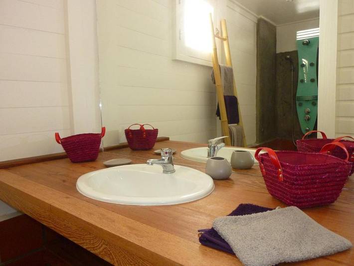 Location de vacances pour 3 personnes, avec jardin et piscine dans Pointe Faula - 4