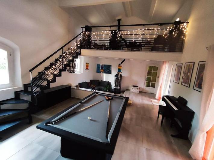 Villa pour 16 personnes, avec jardin ainsi que terrasse et piscine, animaux acceptés