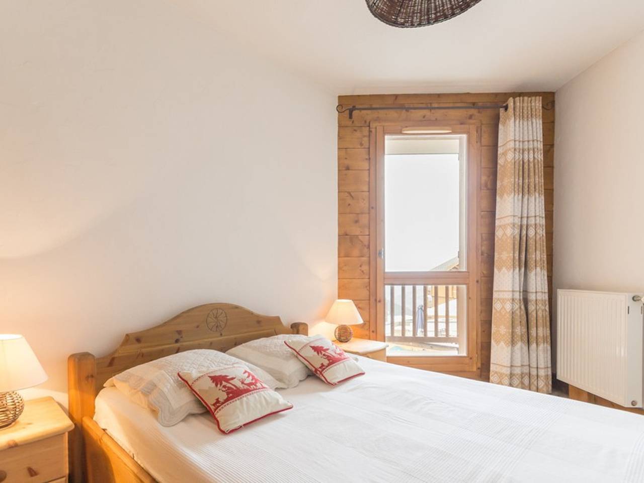 Entire apartment, Bright apartment in the center of the resort with balcony in La Rosière, Montvalezan