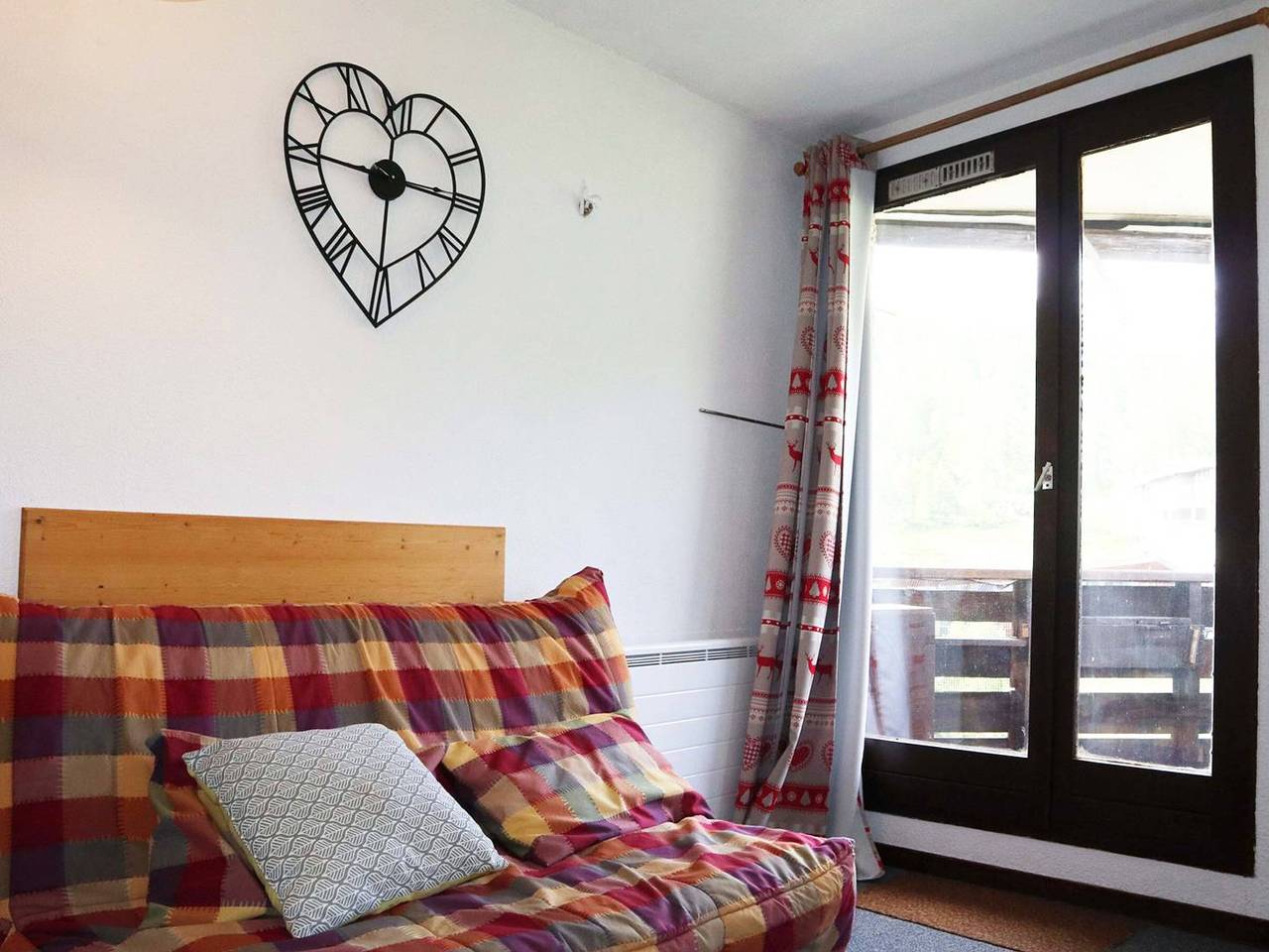 Entire apartment, Studio for 4, ski-in/ski-out, central Les Orres 1650 in Les Orres, Écrins National Park